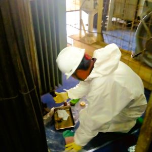 Proses Sampling PCBs Metoda Uji GC-ECD pada Transformator di PT. KDS Indonesia (3)